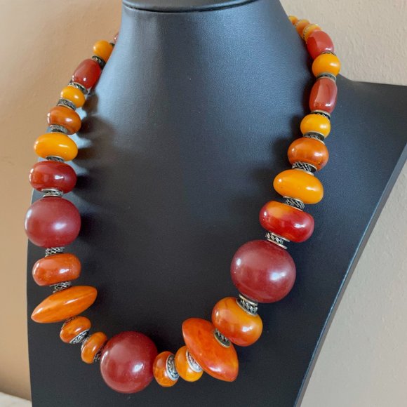 Moroccan Berber. Honey copal & cherry Copal resin beads in different shapes - Picture 3 of 9